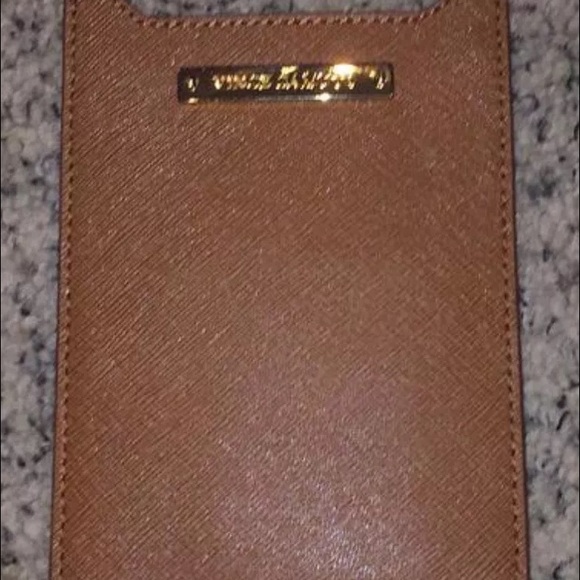 Leather Vince Camuto phone case