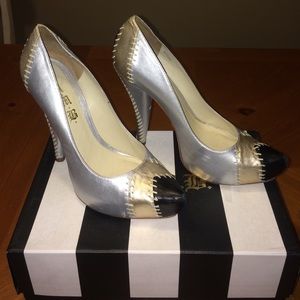 L.A.M.B Darrel Blk and gold heel