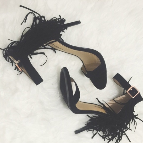 Black fringe heels - Picture 4 of 4