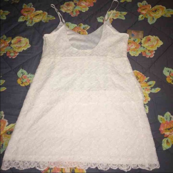 White lace dress - Picture 2 of 4