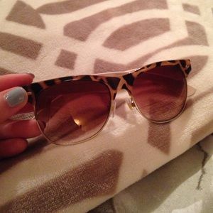 Assorted accessories, great for bundles !