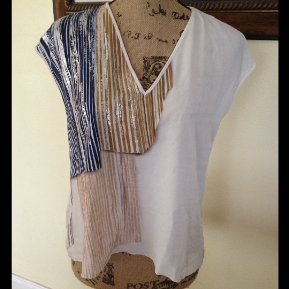 Zara Tops - Zara White V Neck top with side stripes