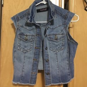 Jean sleeveless jacket