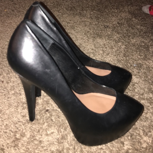 Black Steve Madden Heels - Picture 2 of 4