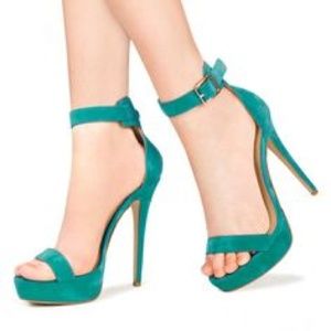 Gorgeous green Just Fab heeled sandals💚💚🔥