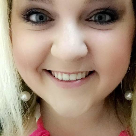 Meet your Posher, Caroline