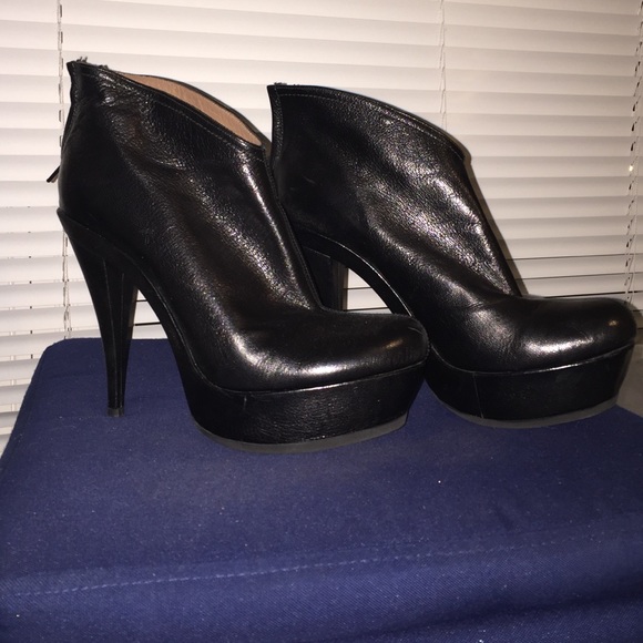 Pura Lopez black leather ankle boots