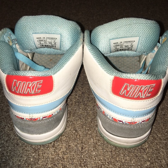 Women's Nike - Picture 3 of 4