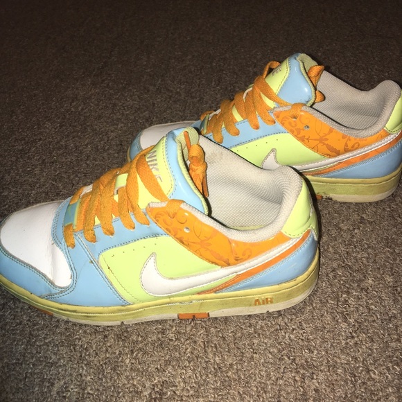 women's nike - Picture 2 of 4