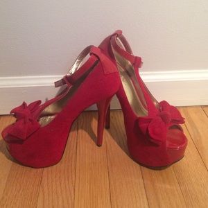 25 Red Bakers heels size 6