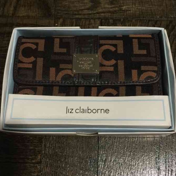 Liz Claiborne Wallet - Picture 1 of 4