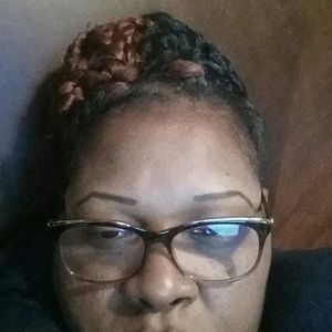 Meet your Posher, Monica