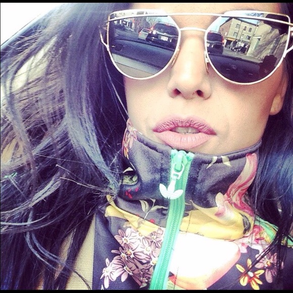 Trending gold+gray sunnies - Picture 2 of 3