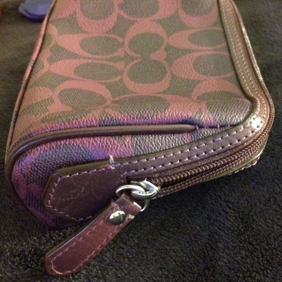 🆕Coach Purple Signature Leather Make up Pouch!👛 - Picture 4 of 4
