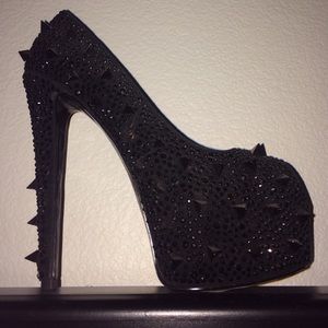 Chinese Laundry Elise Spike peep toe platform heel
