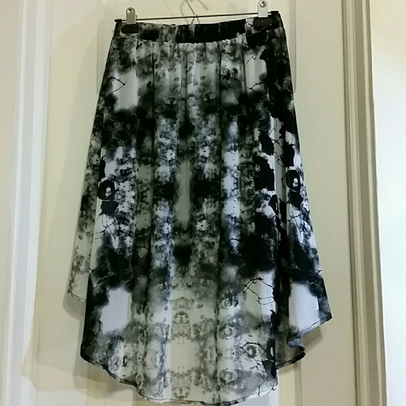 Abstract High-Low Skirt - Picture 2 of 4