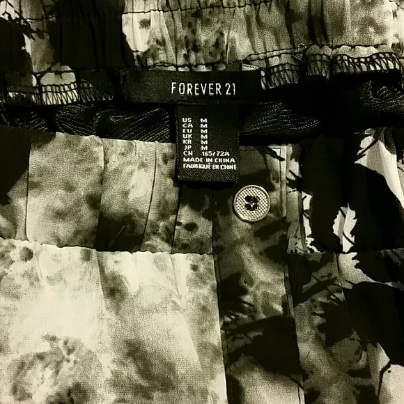 Abstract High-Low Skirt - Picture 4 of 4