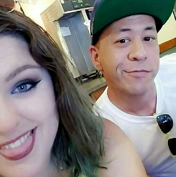 Meet your Posher, Amanda - Picture 2 of 2