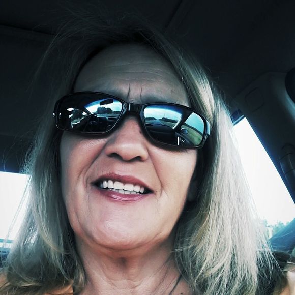 Meet your Posher, Lori - Picture 1 of 1