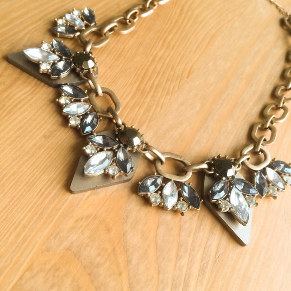 🎈SOLD🎈Gold Rhinestone Statement Necklace - Picture 2 of 2