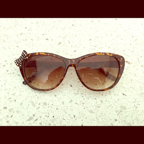 Turtoise little bow cat eye sunglases🎀
