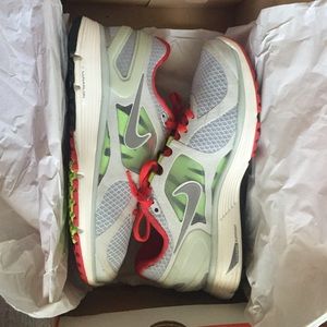 WMNS NIKE LUNARECLIPSE +2