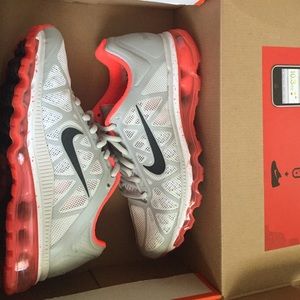 Women's AIR MAX+ 2011