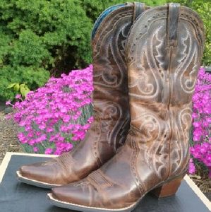 ARIAT Cowboy boots!