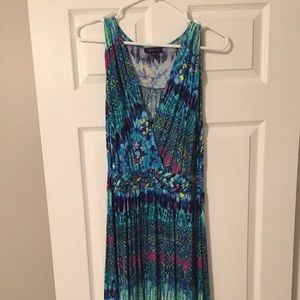 Beautiful vibrant tie/dye midi dress.