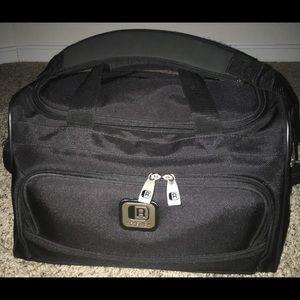 Kenneth Cole Reaction Travel Bag.