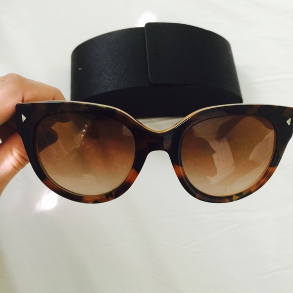 PRADA PR24QS sunglasses