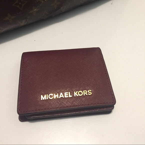 SOLD ! Michael Kors Wallet - Picture 1 of 4