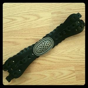 Adorable black accent belt