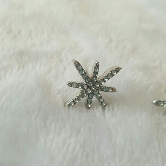 Sparkling Ear Cuff - Picture 3 of 4