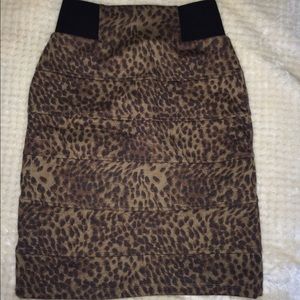 Leopard Pencil skirt