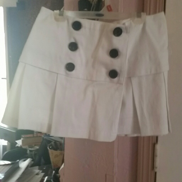 Venus white skort size 2 last day
