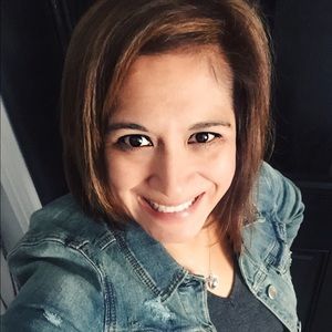 Meet your Posher, Elizabeth