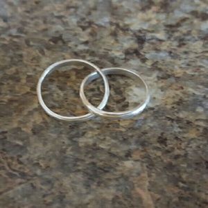 Intertwined rolling rings