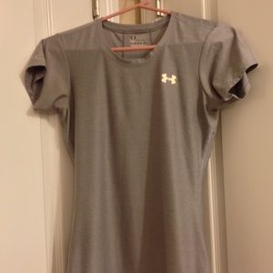 UA fitted workout top
