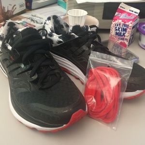 Saucony Triumph ISO 2 running shoe size 9