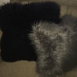 Two furry pillows and two grey pillows!