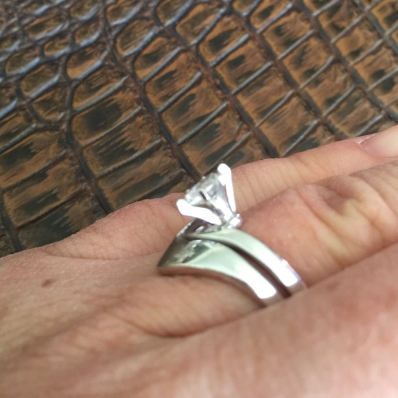 Helzberg Diamond Marquis White Gold Wedding Ring - Picture 4 of 4