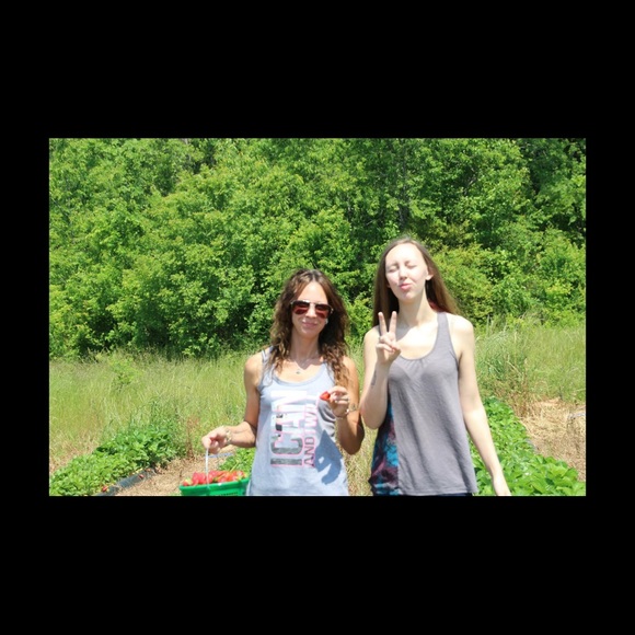 Meet your Posher, Kelley - Picture 3 of 4