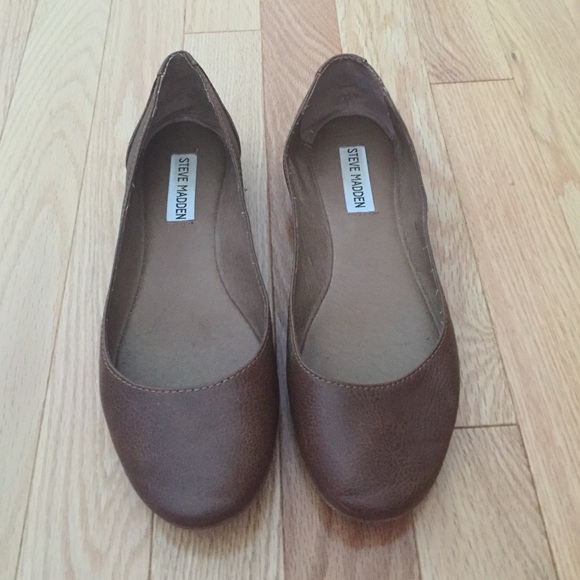 Steve Madden brown flat