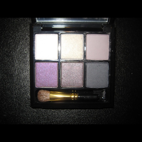 🆕MAC Tartan Tale: Beauties Play It Cool Eyeshadow - Picture 2 of 4