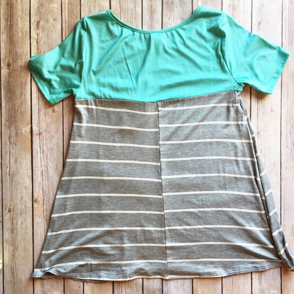 Mint & Gray Top w/ Lace Pocket - Picture 3 of 4