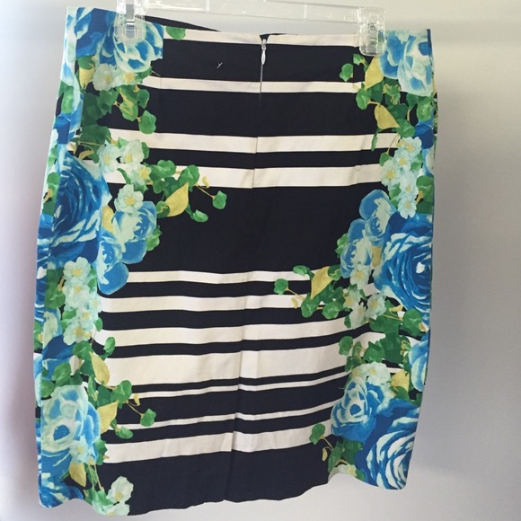 New York & Company Skirt - Picture 2 of 2