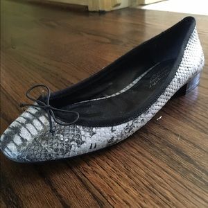 NWOT Zara flats!