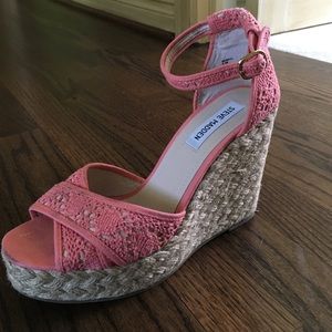 Lightly worn blush Steve Madden wedges!