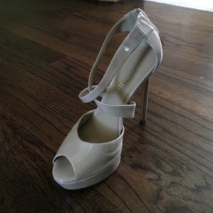 Light wear. Nude Aldo heels. Size 8.